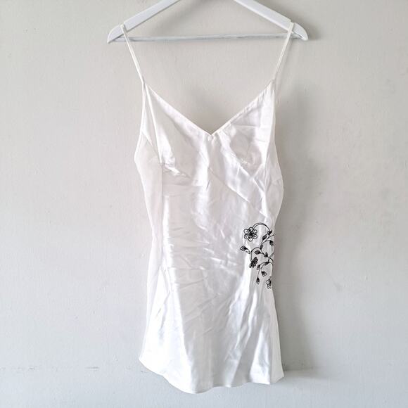 Jones New York Ivory Spaghetti Strap Floral Embroidery Satin Cami Slip - Size M - Picture 1 of 6